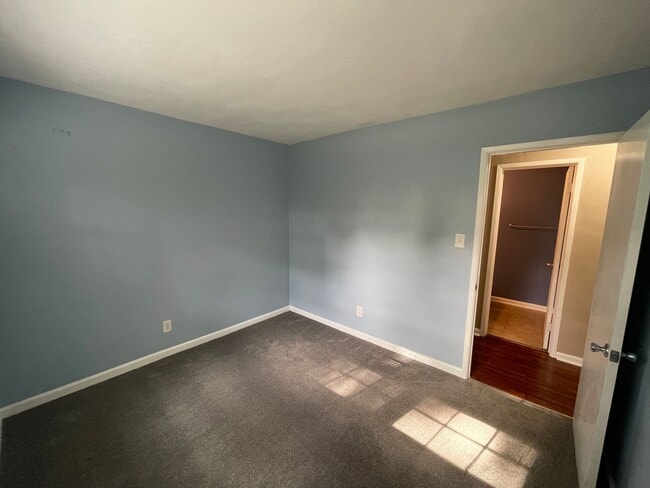 Building Photo - AVAILABLE NOW! 4 BEDROOM 2 BATH SINGLE FAMILY HOME IN CAROLLANE FARMS