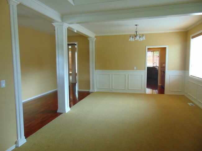 Building Photo - Beautiful 5 + bedroom home - In much desir...