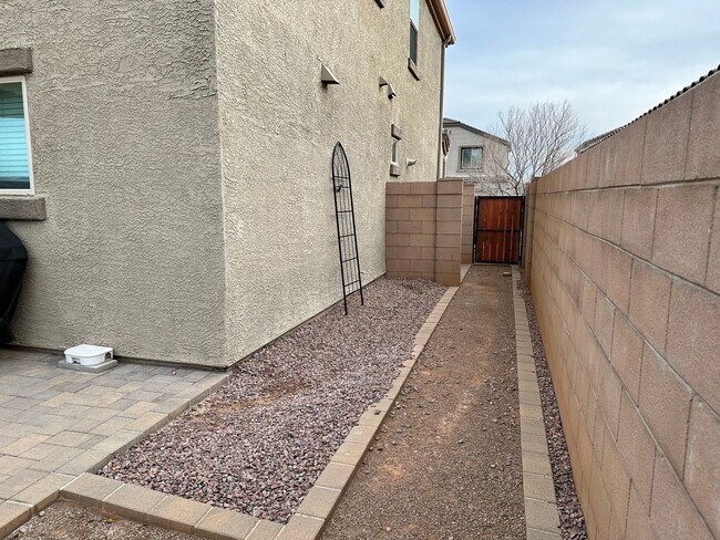 Building Photo - Beautiful Home in Saguaro Bloom!