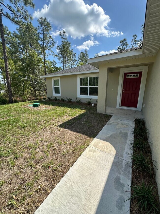 Building Photo - Silver Springs Shores