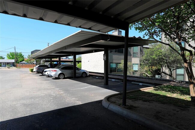 Building Photo - 1510 W N Loop Blvd
