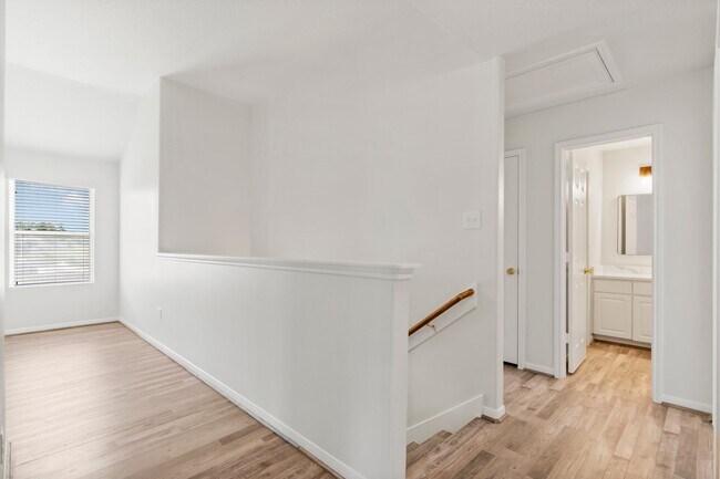 Building Photo - 2437 Aspen Dale Dr