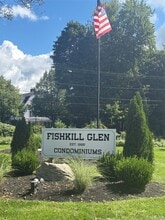 Building Photo - 4 Fishkill Glen Dr