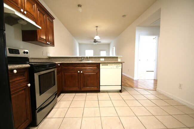 Building Photo - 3124-3126 Cherry Ln