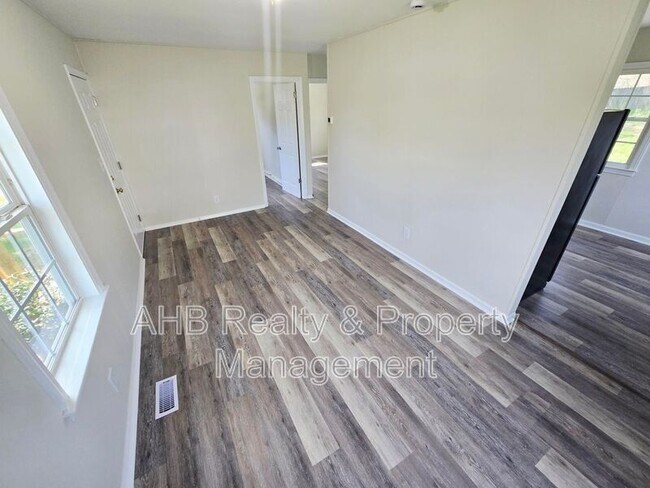 Building Photo - 1000 Camden St