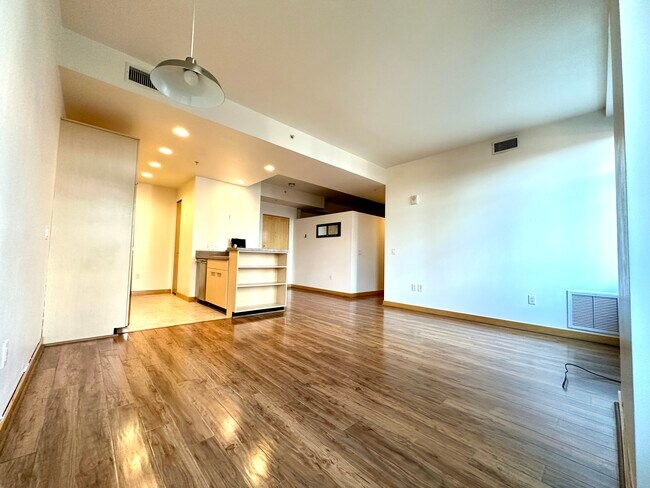 Building Photo - 309 W Washington Ave