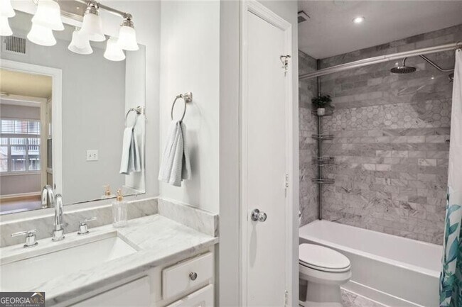 Building Photo - 1018 Chastain Park Ct NE