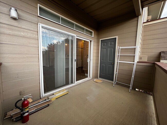Building Photo - 2 bed 2 bath condo off Harmony in Fort Collins!