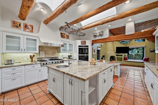Building Photo - 6112 E Mockingbird Ln