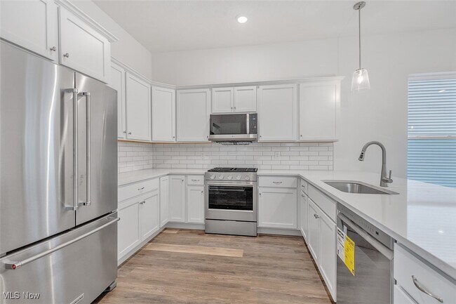 Building Photo - 2253 E 97th St