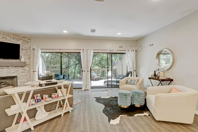 Building Photo - 12625 Memorial Dr