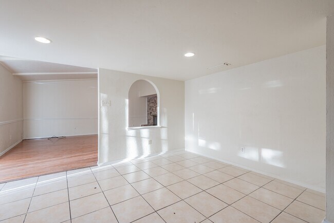 Building Photo - 5139 Sprey Dr