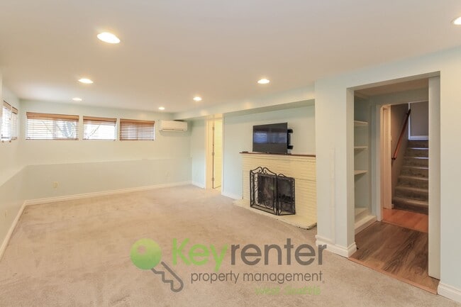 Building Photo - Stylish 4 Bedroom Steps from Shops, Cafes, and Parks **Rent Special**