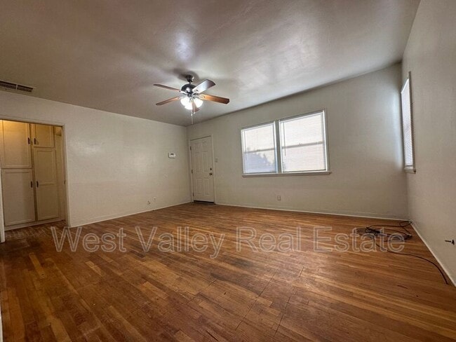 Building Photo - 116 Franklin Ave