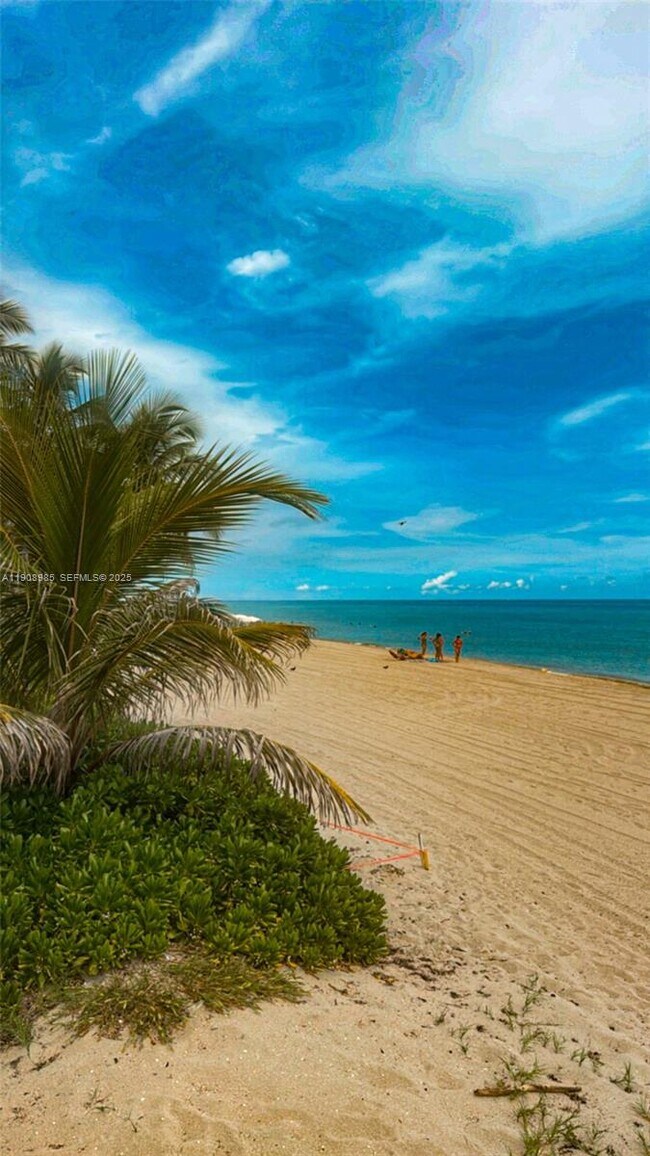 Building Photo - 3140 S Ocean Dr