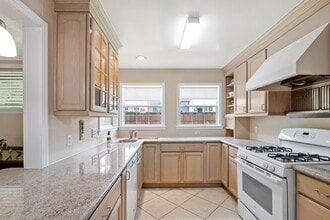 Building Photo - 5232 Mimosa Dr