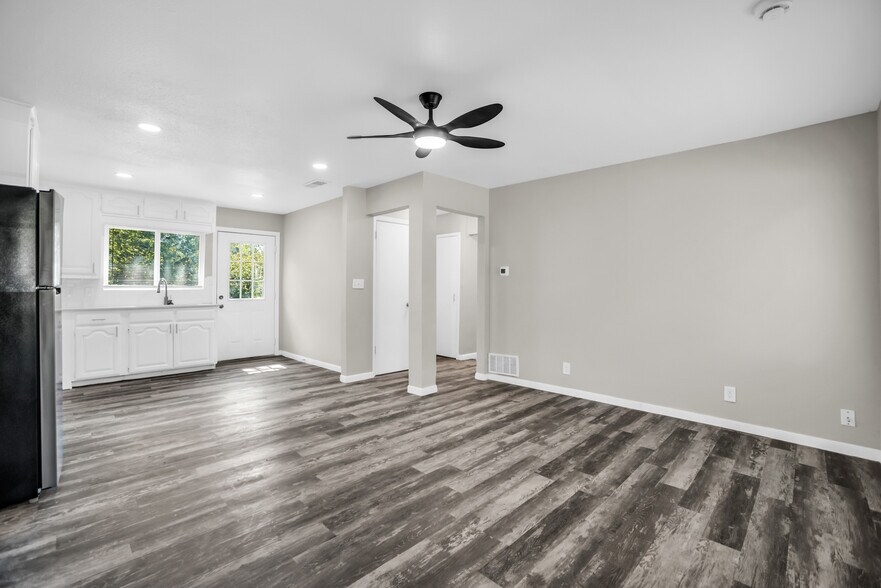 Building Photo - 125 Vandenburg Dr