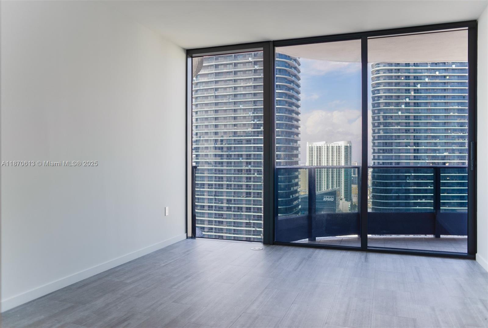 Building Photo - 1000 Brickell Plz