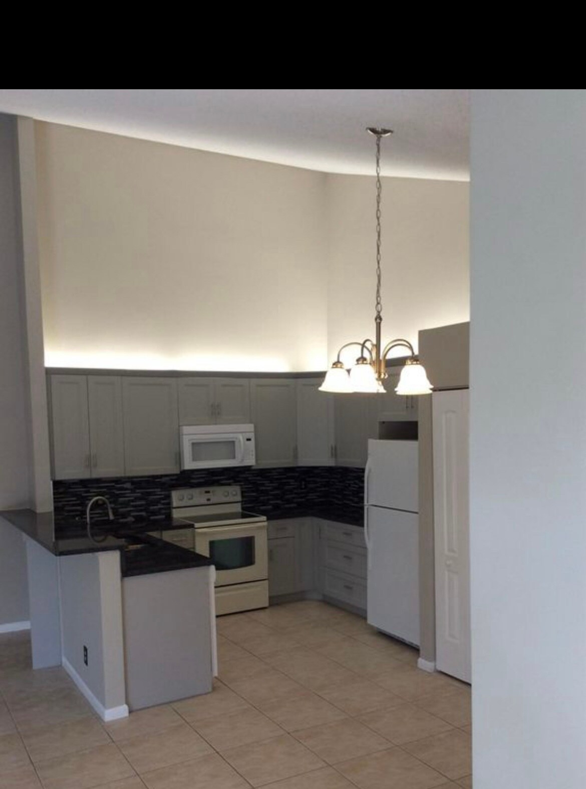Warm and inviting kitchen - 4383 Woodstock Dr