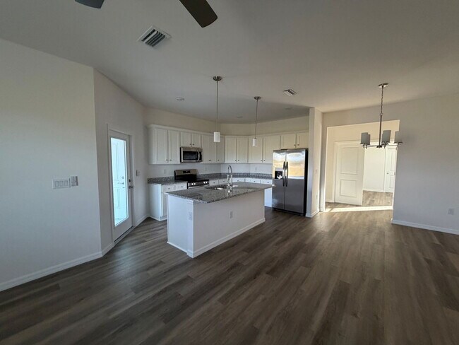 Building Photo - 16075 Badalona Dr