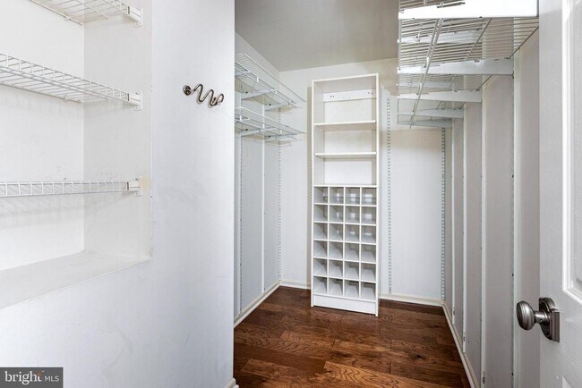 Building Photo - 11 Lexington Ct