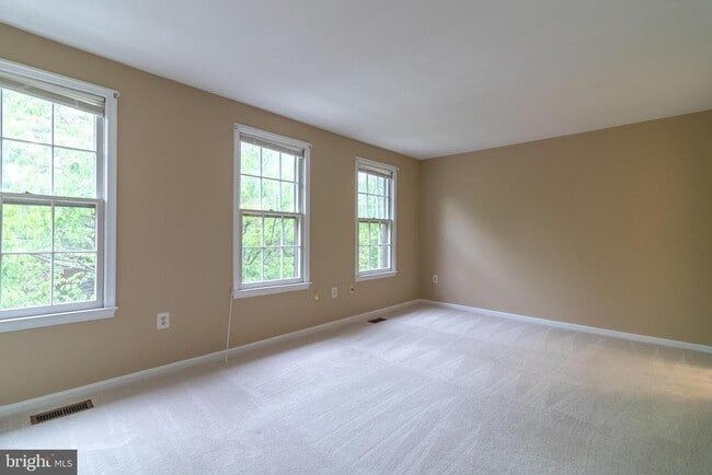 Building Photo - 4796 Gainsborough Dr