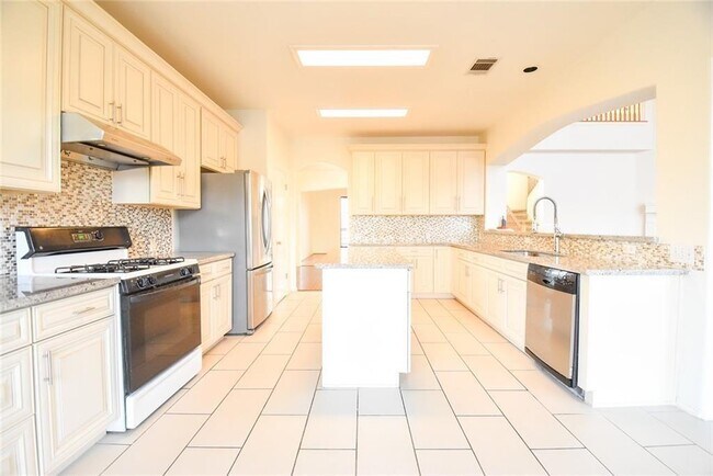 Building Photo - 2101 Smoke Tree Trail