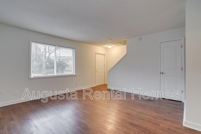 Building Photo - 2905 Arrowhead Dr