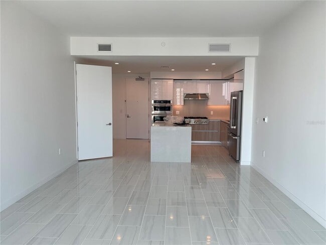 Building Photo - 400 Central Ave