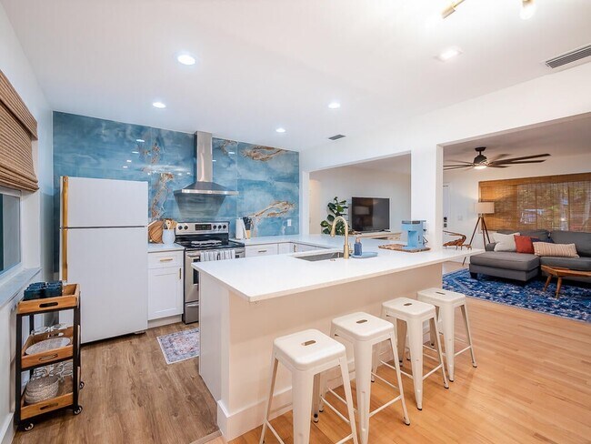 Building Photo - 418 N Palmway