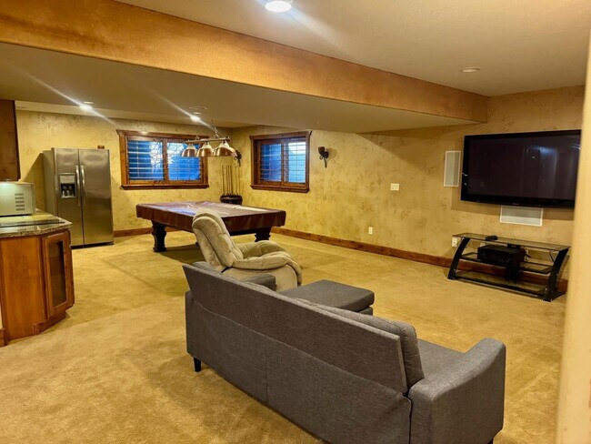 Building Photo - 982 4000 N