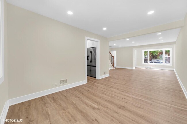 Building Photo - 803 Brummel St