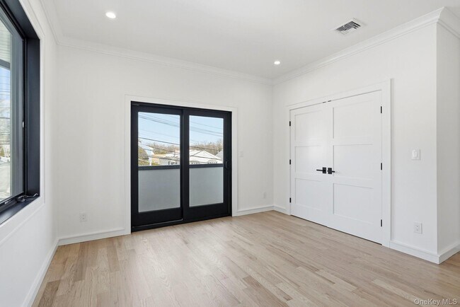 Building Photo - 31 Gedney Way