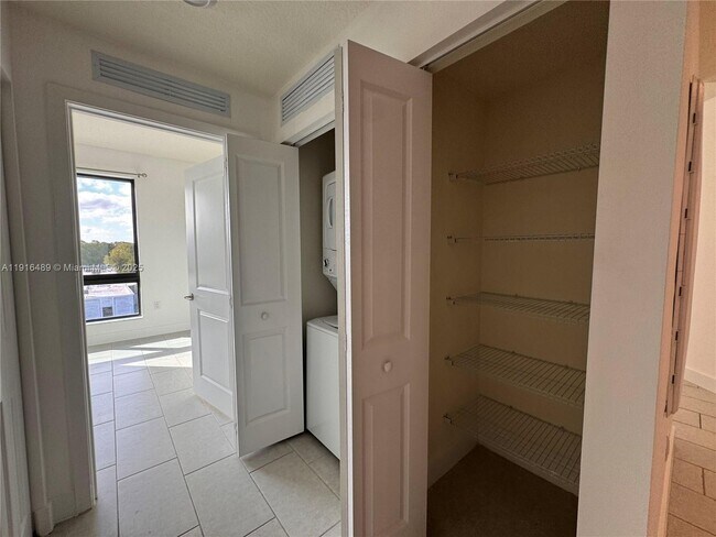 Building Photo - 8167 NW 41st St