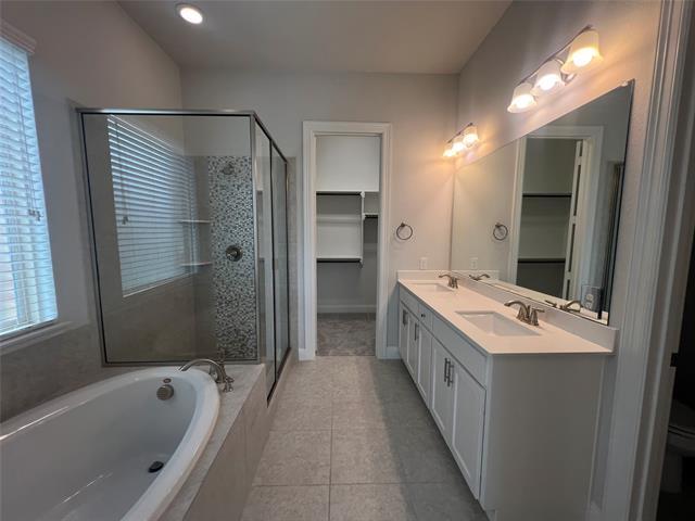 Building Photo - 3560 Sevilla Dr