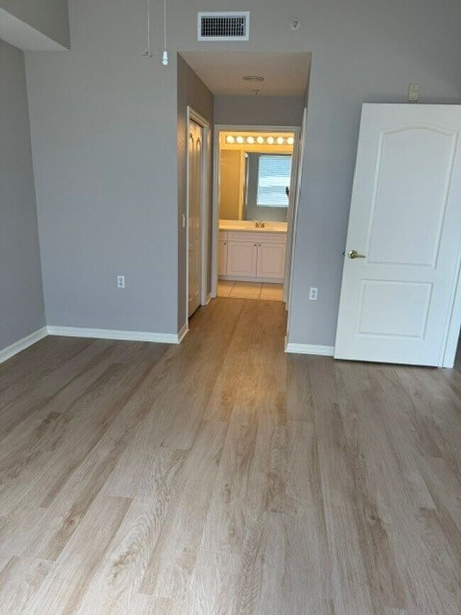 Building Photo - 8570 Kingbird Loop