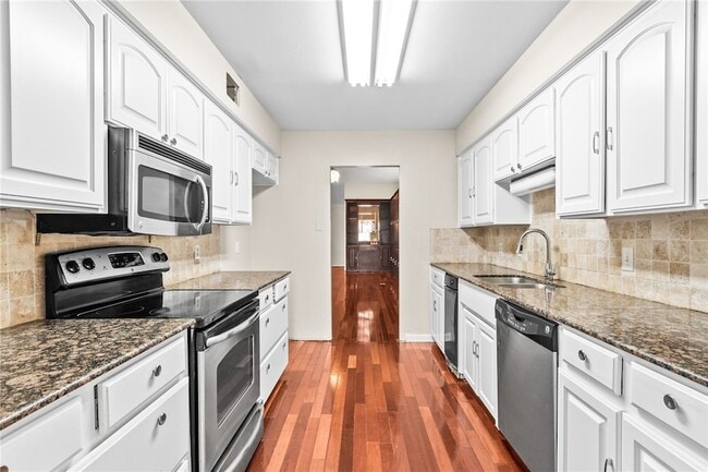 Building Photo - 11 Rock Creek Dr
