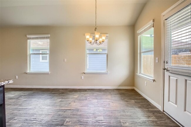 Building Photo - 102 Sulphur River Lp