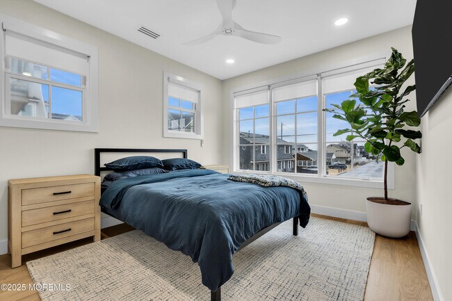 Building Photo - 3580 Ocean Terrace