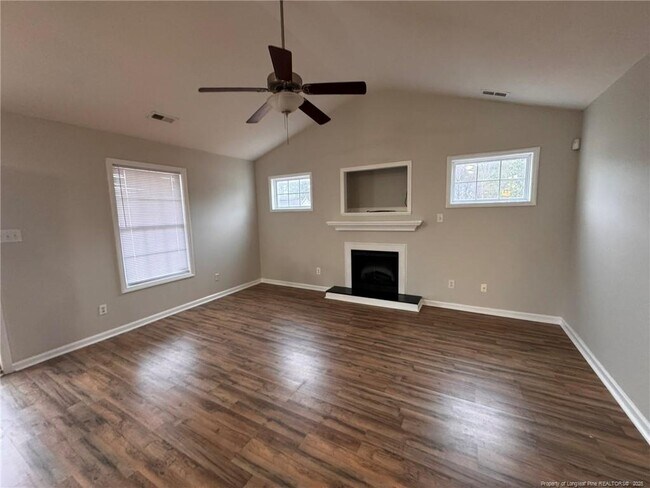 Primary Photo - 820 Pebble Ridge Ct