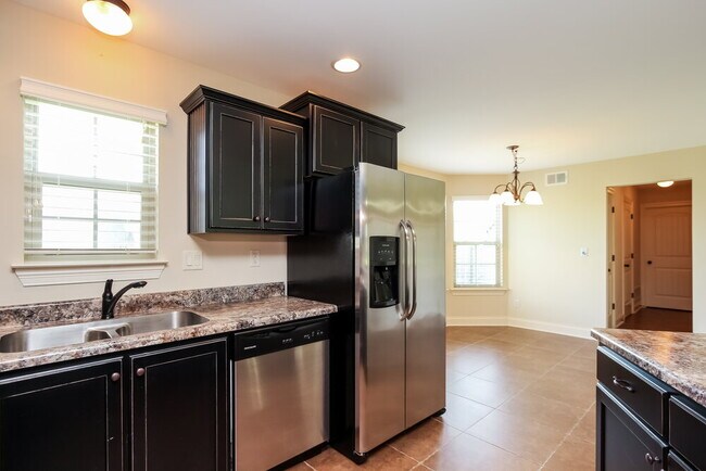 Building Photo - 3167 Pinetree Loop N