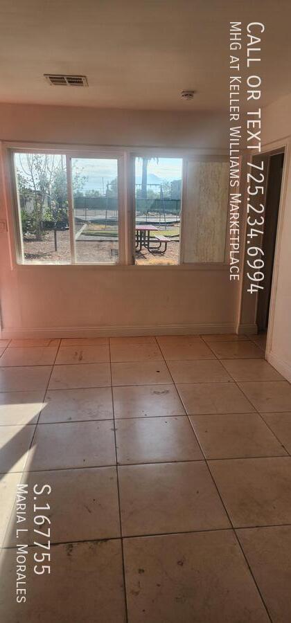 Primary Photo - 2121 N Carroll St