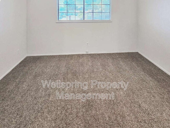 Building Photo - 936 W Perdew Ave