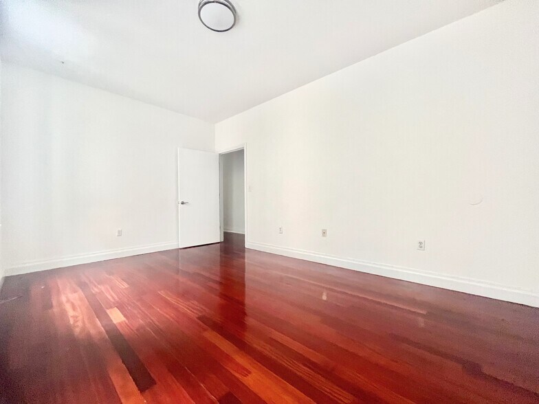 Building Photo - 607 W 137th St
