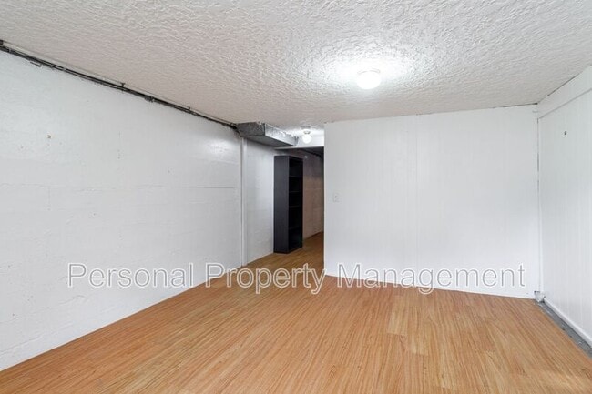 Building Photo - 4313 NE Valley View Ln