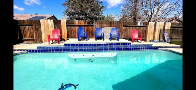 Building Photo - Super Great Deal on this fully furnished 4 BD 2 BA house with a Pool and Solar