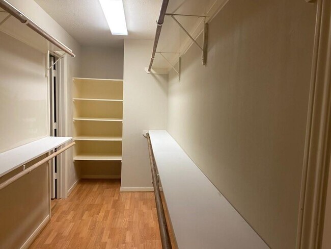 Building Photo - 1206 Charlton Park Dr