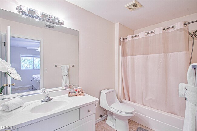 Building Photo - 2144 SW 19th Ave