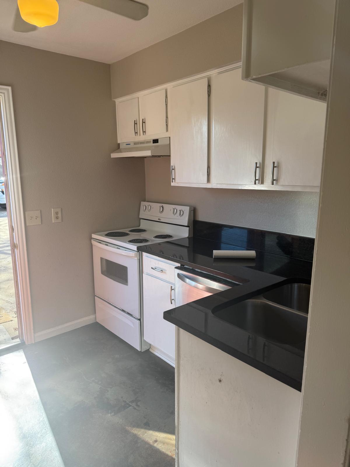 Building Photo - 213 Shrum Ct