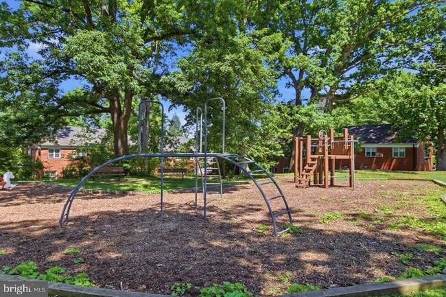 Building Photo - 3712 Valley Dr